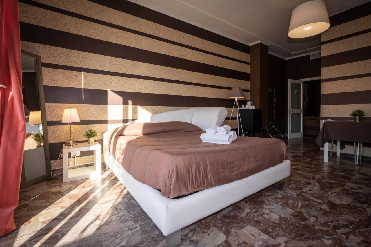 Cconforthotels R&B Semplici Emozioni Барі Екстер'єр фото