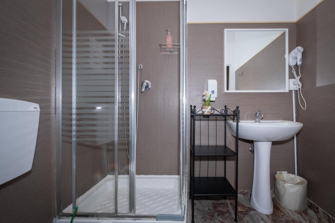 Cconforthotels R&B Semplici Emozioni Барі Екстер'єр фото