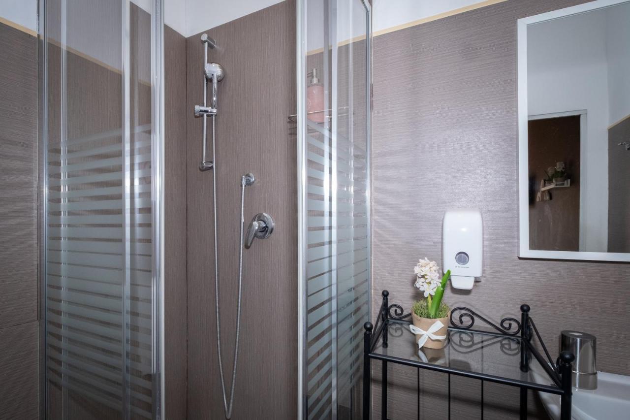 Cconforthotels R&B Semplici Emozioni Барі Екстер'єр фото