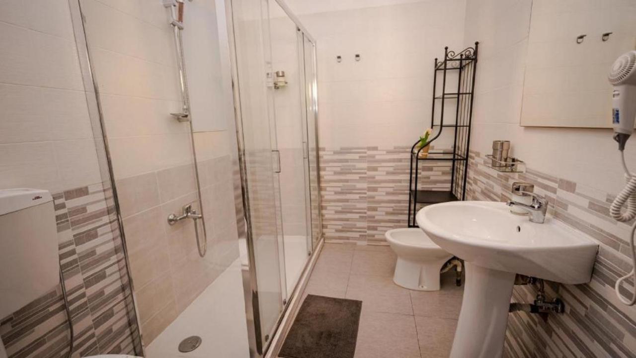 Cconforthotels R&B Semplici Emozioni Барі Екстер'єр фото